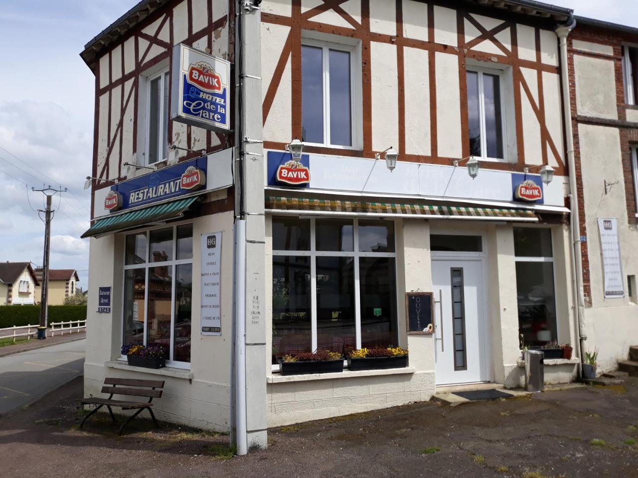 Hotel De La Gare Sainte-Gauburge-Sainte-Colombe Exterior photo
